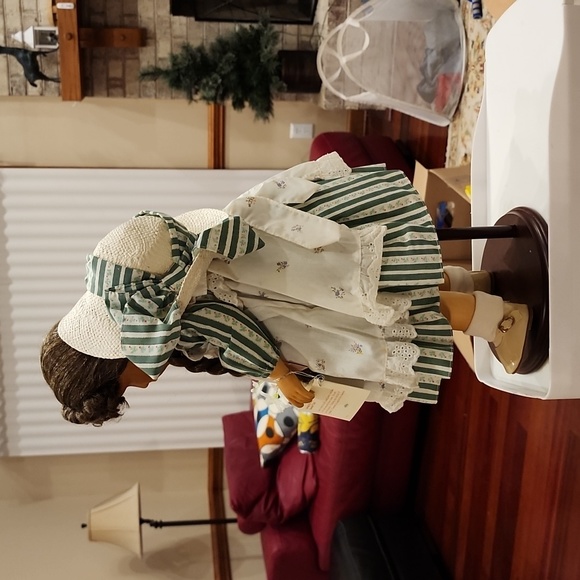 Dolls - Picture 6 of 8